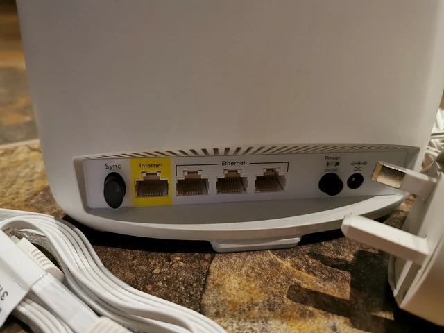 Netgear Orbi RBR50 V2  AC300 WiFi Mesh Router 3