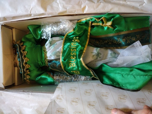 Heritage Signature Collection Porcelain Doll "Glenna Irish Angel" with Stand!! 3