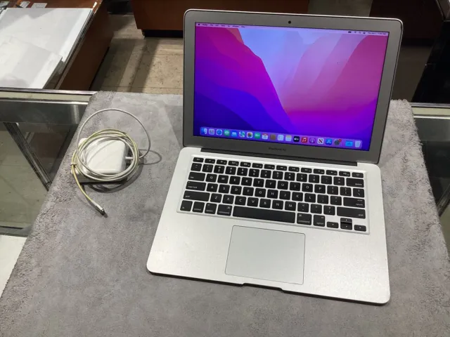 Apple MacBook Air 13.3" A1466 i5 8GB 128GB SSD ***See Pictures***