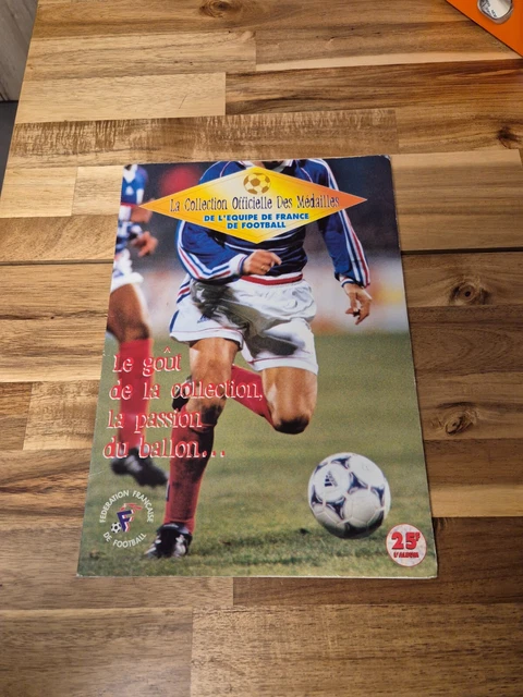 Collection 18 Médailles Équipe De France – Lot De 30 Pièces – Officiel Clubs Français