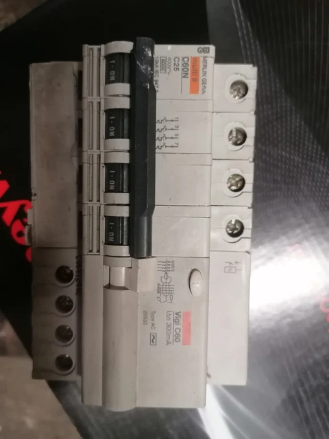 Disjoncteur Différentiel Tétrapolaire 32A 300mA Merlin Gerin - Occasion Fonctionnel