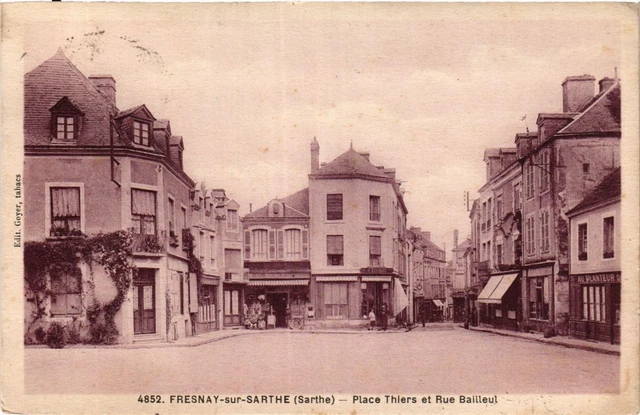 CPA FRESNAY-sur-SARTHE - Place Thiers et Rue Bailleul (3990962)