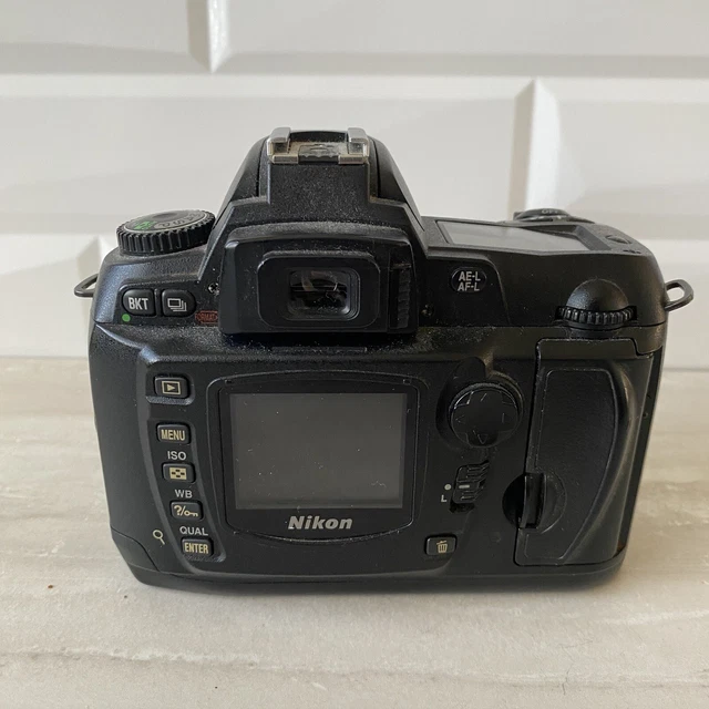 Nikon D70 12.1 MP Digital SLR Camera - Black (Body Only) 3