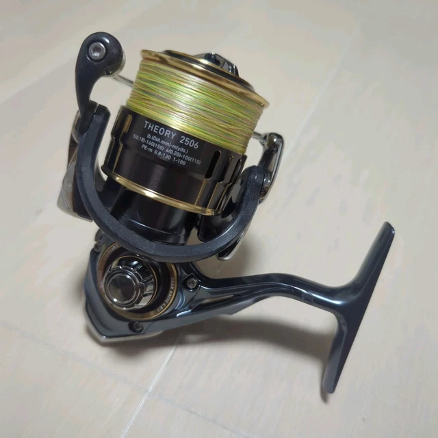 DAIWA THEORY 2506 Spinning Reel, RCS Handle, Small Scratches