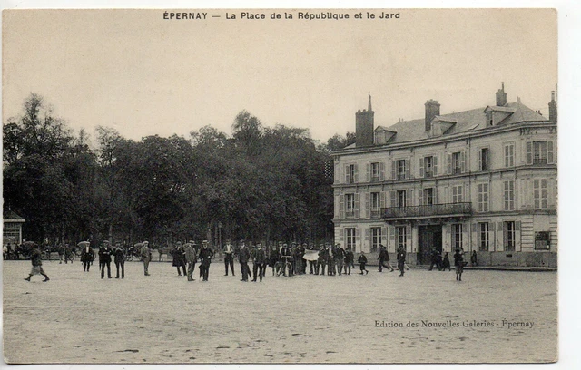 EPERNAY - Marne - CPA 51 - Place de la République et le Jard
