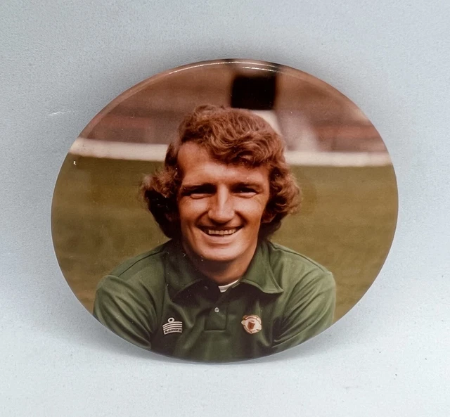MANCHESTER UNITED ALEX Stepney 1970’s Football Badge Admiral Box 9 £39. ...