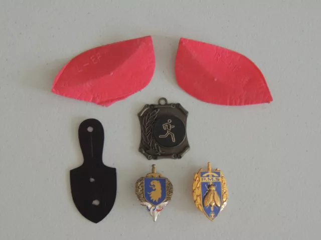 lot de petit militaria 6 objets : insignes - médaille - mousses patte de col