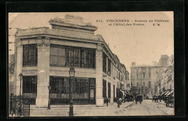 CPA Vincennes, Avenue du Château et l´Hôtel des Postes