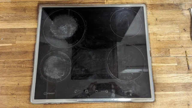 Indesit 60cm 4-zone ceramic electric hob
