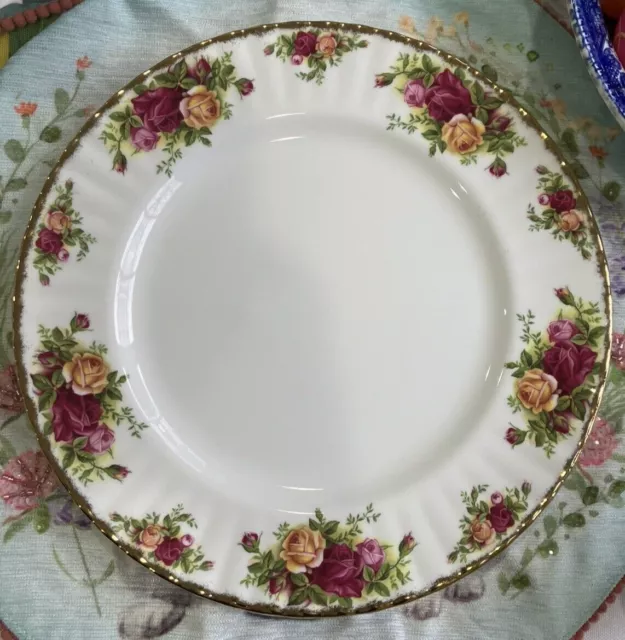 Vintage 10=3/8” ROYAL ALBERT “Old Country Roses” One Dinner Plate with Gold Trim