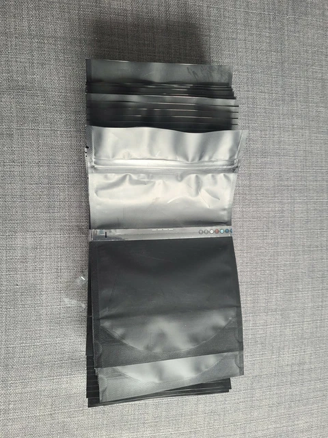 100 Pack 8" x 5" Reclosable Black Plastic Poly Bags 3 Mil Aluminum Lined