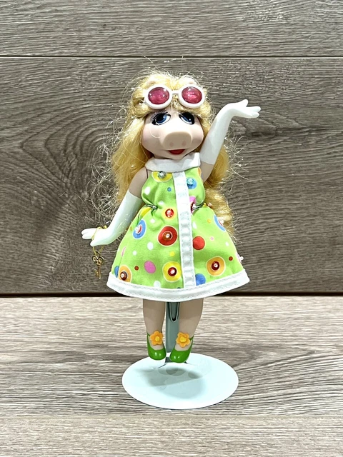 2006 Muppets Retro Collection: Miss Piggy 7" Porcelain Doll Brass Key Keepsakes