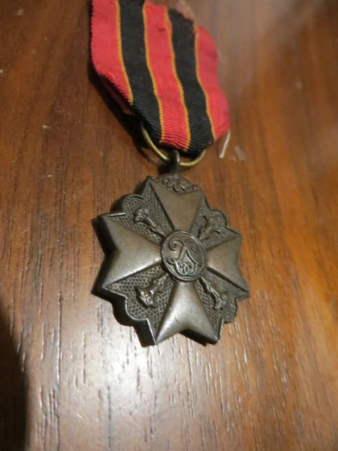 Médaille religieuse Belgique décoration mérite Tournai 1960