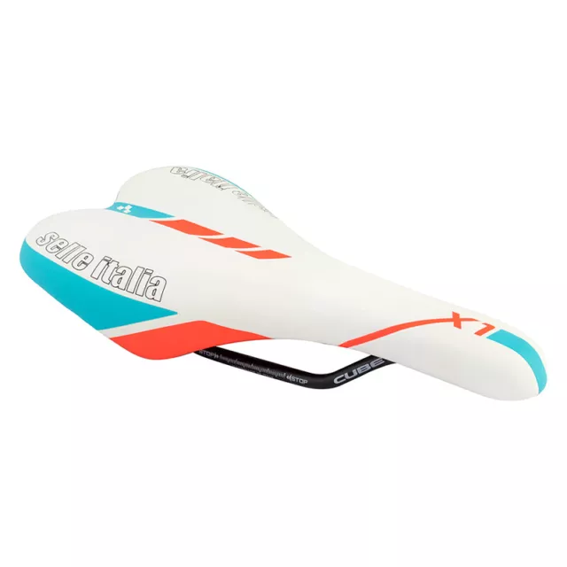Saddle S/I X1 WHT w/Tourq Red Trim Fec Rail Cube OEM