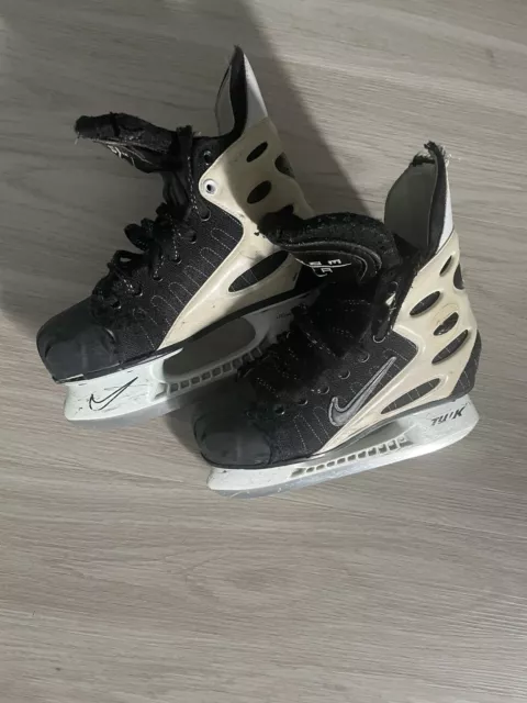 Sergei Fedorov's white Nike Zoom Air skates were immaculate