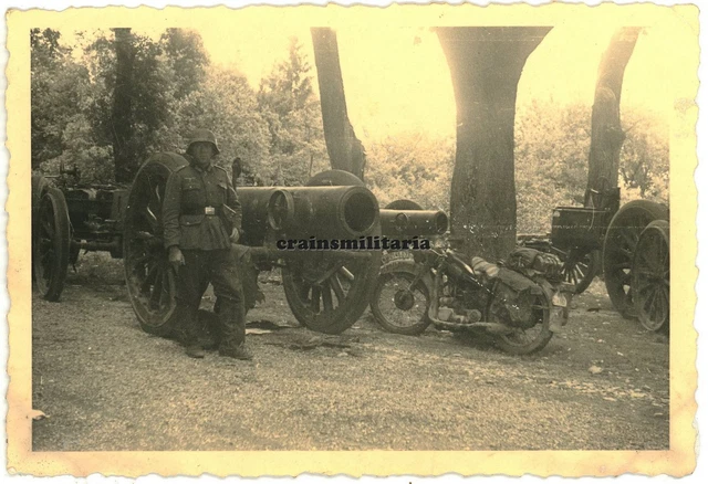 Orig. Foto 6.PD Kradmelder m. Beute Geschütz Artillerie Motorrad Frankreich 1940