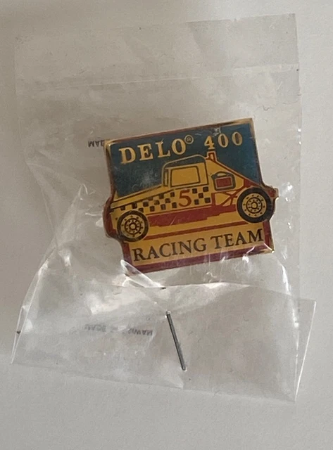 VINTAGE COLLECTIBLE DELO 400 Racing Car Color Metal Pinback Lapel Pin 