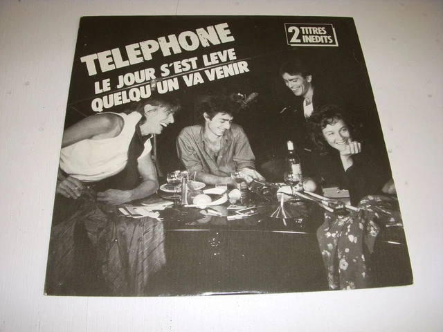 DISQUE VINYL 45 Tours TELEPHONE : LE JOUR S'EST LEVE - QUELQU'UN VA VENIR