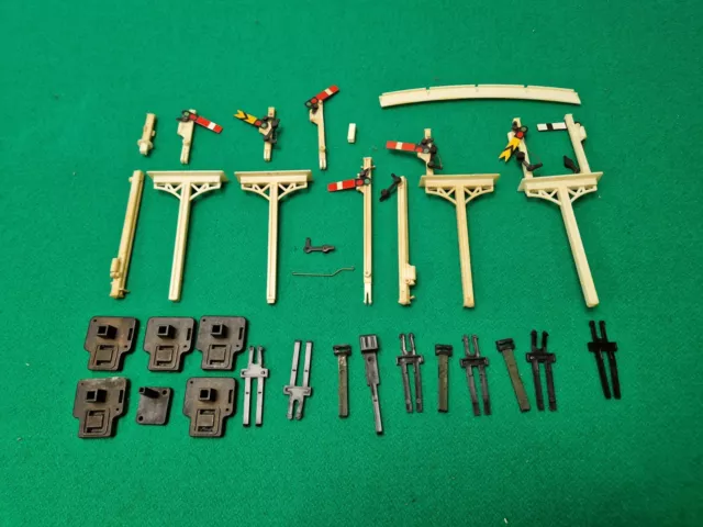 Joblot Bundle of Tri-ang Hornby OO Gauge Model Railway Signals & Signal Arms A/F