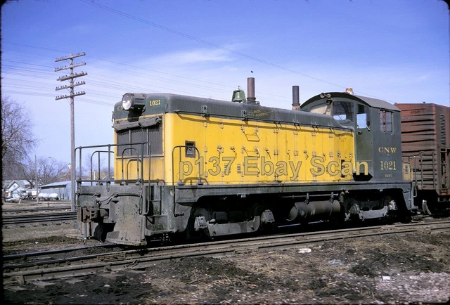 CNW Chicago North Western ex M&StL NW-2 1021 ORIGINAL 1975 Kodachrome Slide