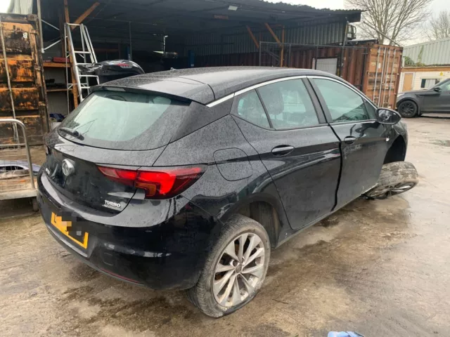 Vauxhall Astra 2017 1.4 petrol BLACK NS WIPER ARM  **BREAKING SPARES**