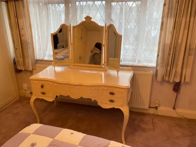 French Style Vintage Dressing Table with Folding Mirror 2