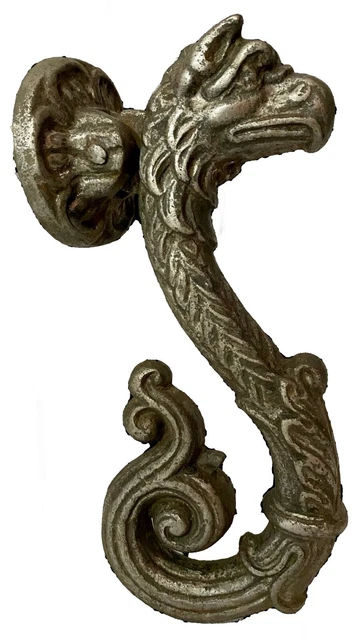 Antigua aldaba, llamador de hierro forjado. Gótico. S.XV. Grifo, dragón, gárgola