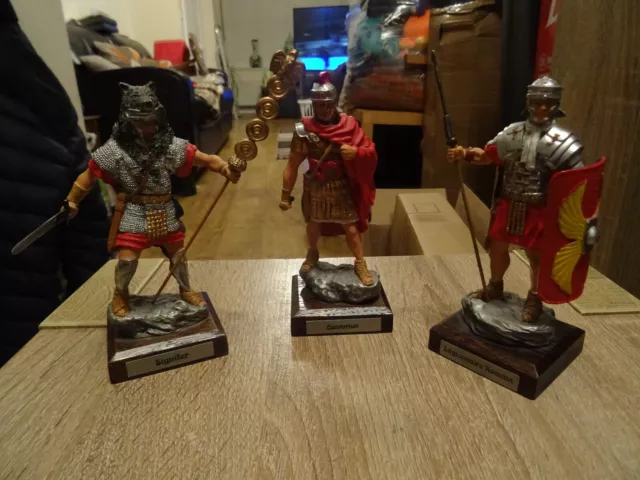 In perfette condizioni 3 x Les Etains Du Graal Roman Soldiers - Signifer, Centurione, Legionario