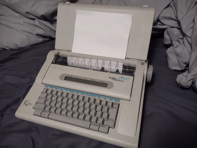 Smith Corona Office 2000 Memory Portable Typewriter