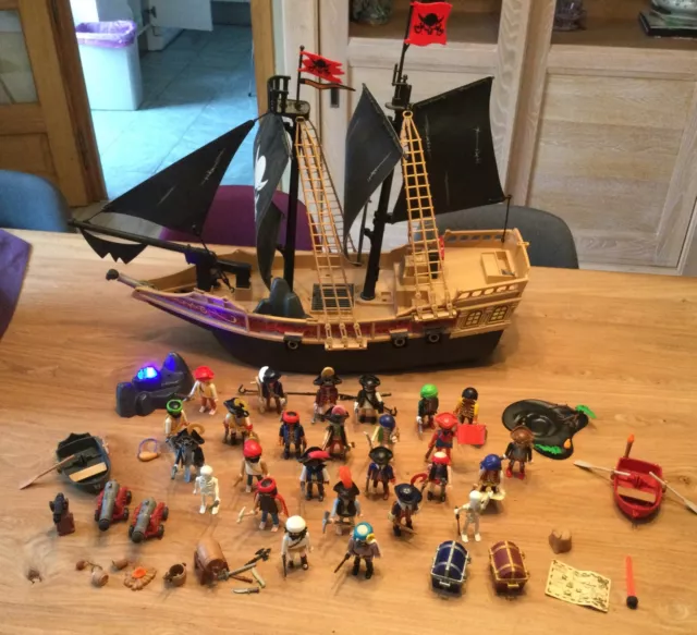 PLAYMOBIL 5135 Bateau Pirates + Accessoires + Figurines EUR 50,00 -  PicClick FR