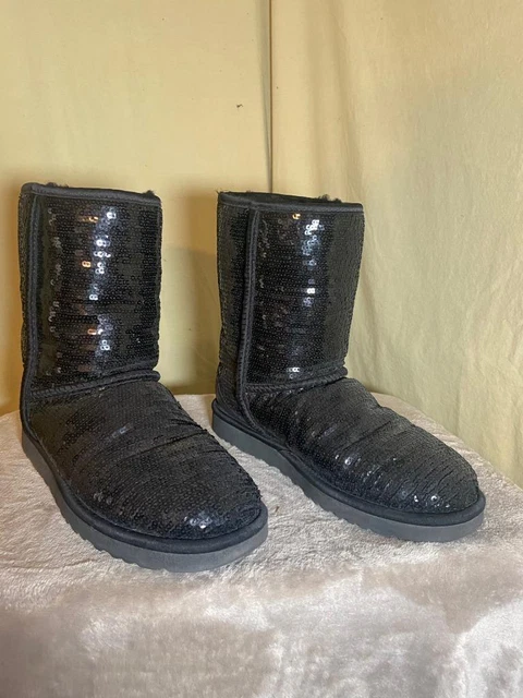 EUC Ugg Australia SPARKLE SEQUIN CLASSIC SHORT WOMENS BLACK BOOTS SZ 9/40 3161