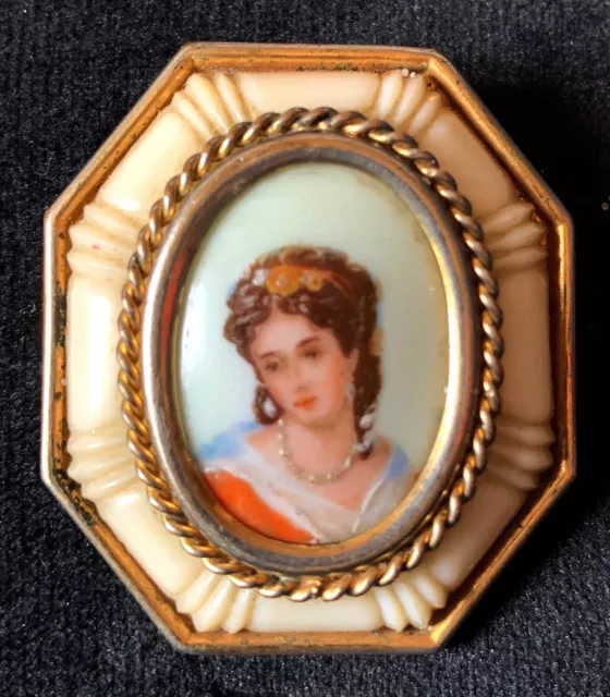 Broche vintage octogonale, porcelaine portrait femme, peint main, Limoges, 50-60