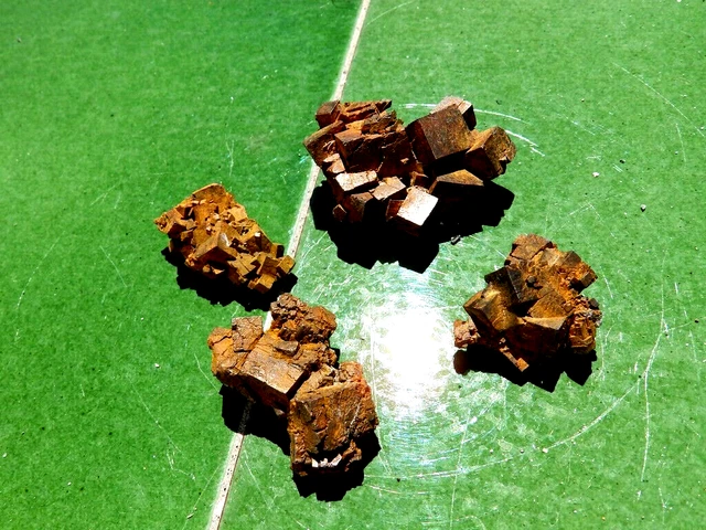 MINERALES " BONITAS PIRITAS PSEUDOMORFICA 4 Uds.DE CARRATRACA(MALAGA)  -  6F16 "