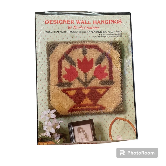 "Kit de gancho de pestillo de colección Designs by Nicole Creations cesta de flores colgante de pared 12""x 12"""