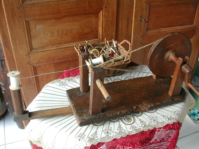 Ancien Outil De Couture Du 19e Siècle - Bois - Pour Dentelle, Crochet Et Tapisserie - Occasion