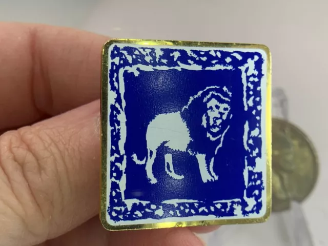 Lion Blue & White Vintage Tack Pin T-2743