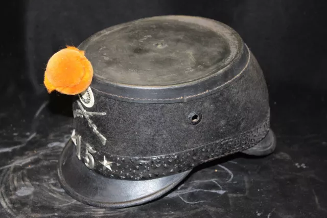 Alte Pickelhaube Helm Tschako mit Gewehr Auflage u Kokarde 15  defekt Herkunft ?