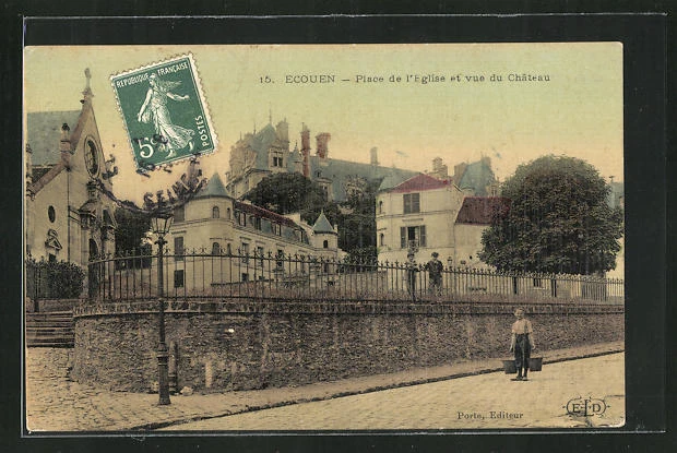 CPA Ecouen, Place de l´Eglise et vue du Chateau