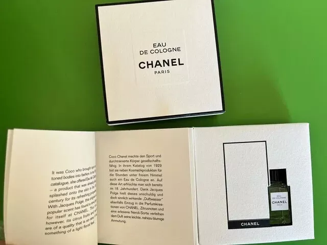 EAU DE COLOGNE LES EXCLUSIFS DE CHANEL 4ml + BOOKLET