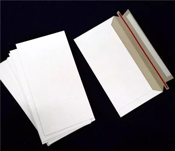 100-128x240mm 300gsm Hard DLX Envelopes Mailers Semi Rigid White DL Envelope