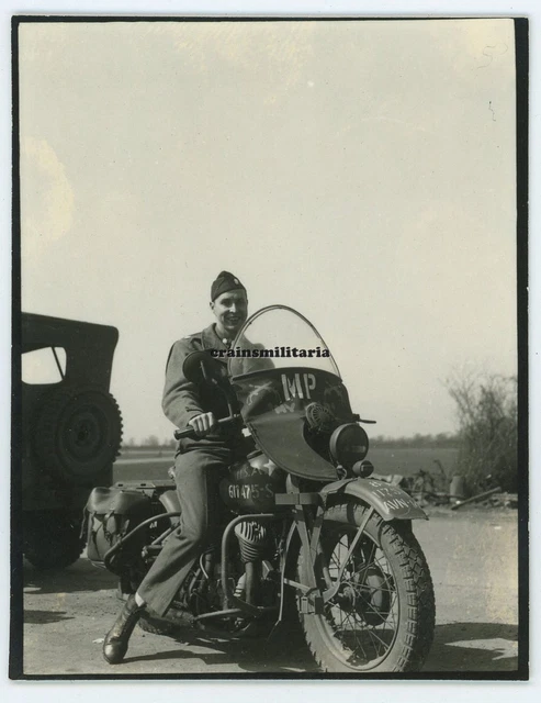 Orig. Foto US MP Kradmelder mit Motorrad in Belgien Frankreich 1944