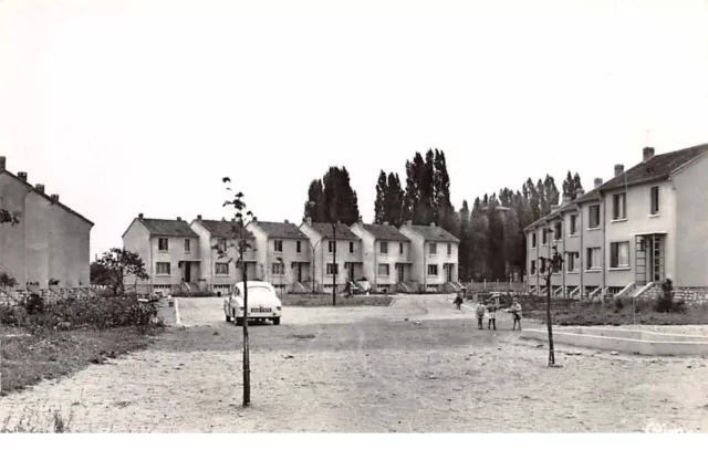 91 .n° 110529 . bretigny sur orge . voiture .cite des cochets .cpsm .