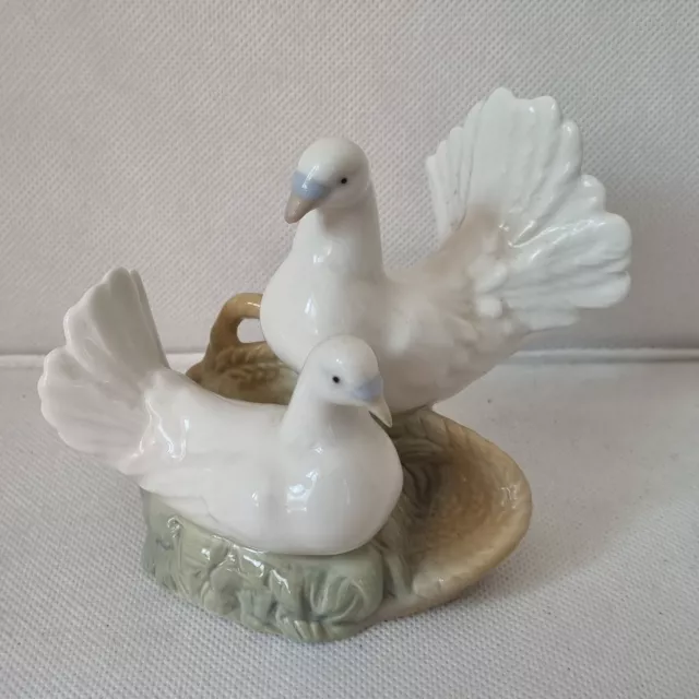 VINTAGE PORCELAIN DOVES ORNAMENT Ceramic Figurine M Requena Spain Birds