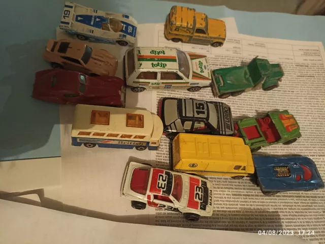 lot de 12 véhicules voitures camions etc (jouets/collection) d'époque
