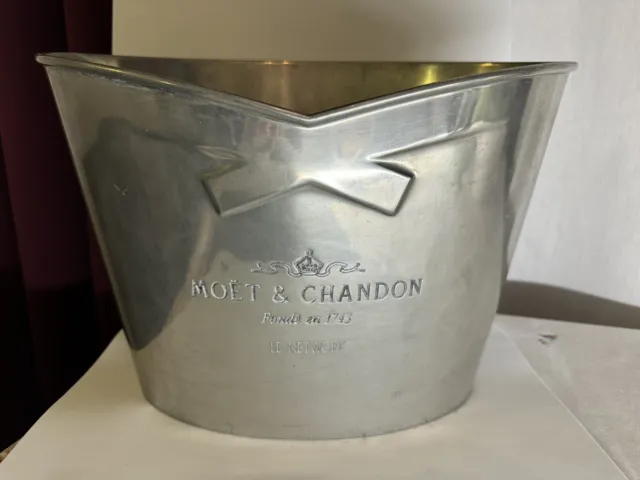 Vasque À Champagne Moët Et Chandon En Étain