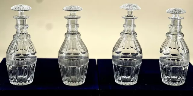 RARE suite de 4 carafes à liqueur BACCARAT modèle du XIX eme Louis Philippe