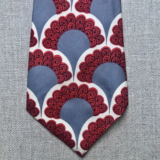 Marshall Field’s Vintage All Silk Tie Gray Red Art Deco Shell Design 4” x 50.5”