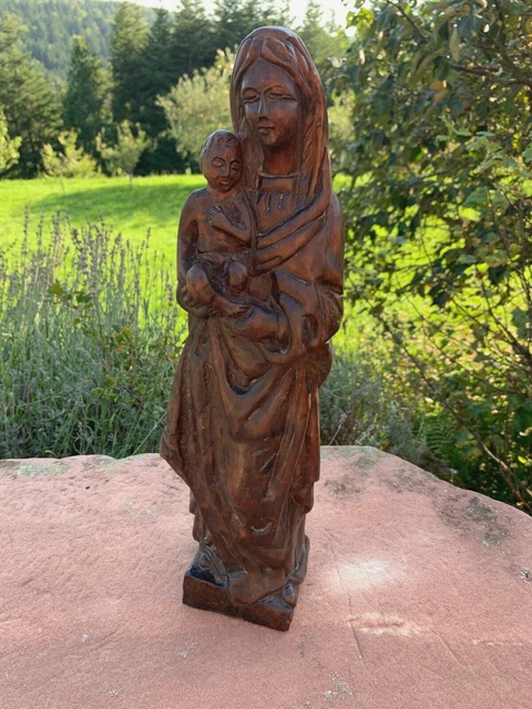 Vierge allaitant l'Enfant entourée d'anges en prières
