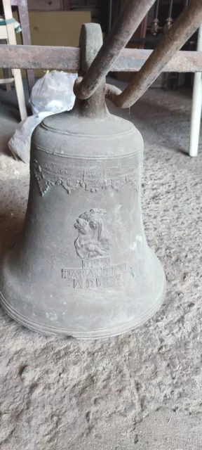 antica campana in bronzo