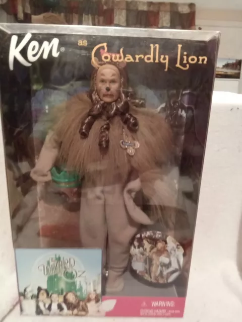 1999 NRFB Barbie. Ken as Cowardly Lion WIZARD OF OZ Badge of courage Main Tail